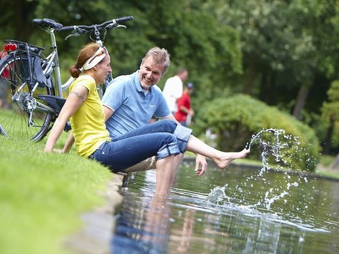 Bad Bentheim Radfahrer am Wasser